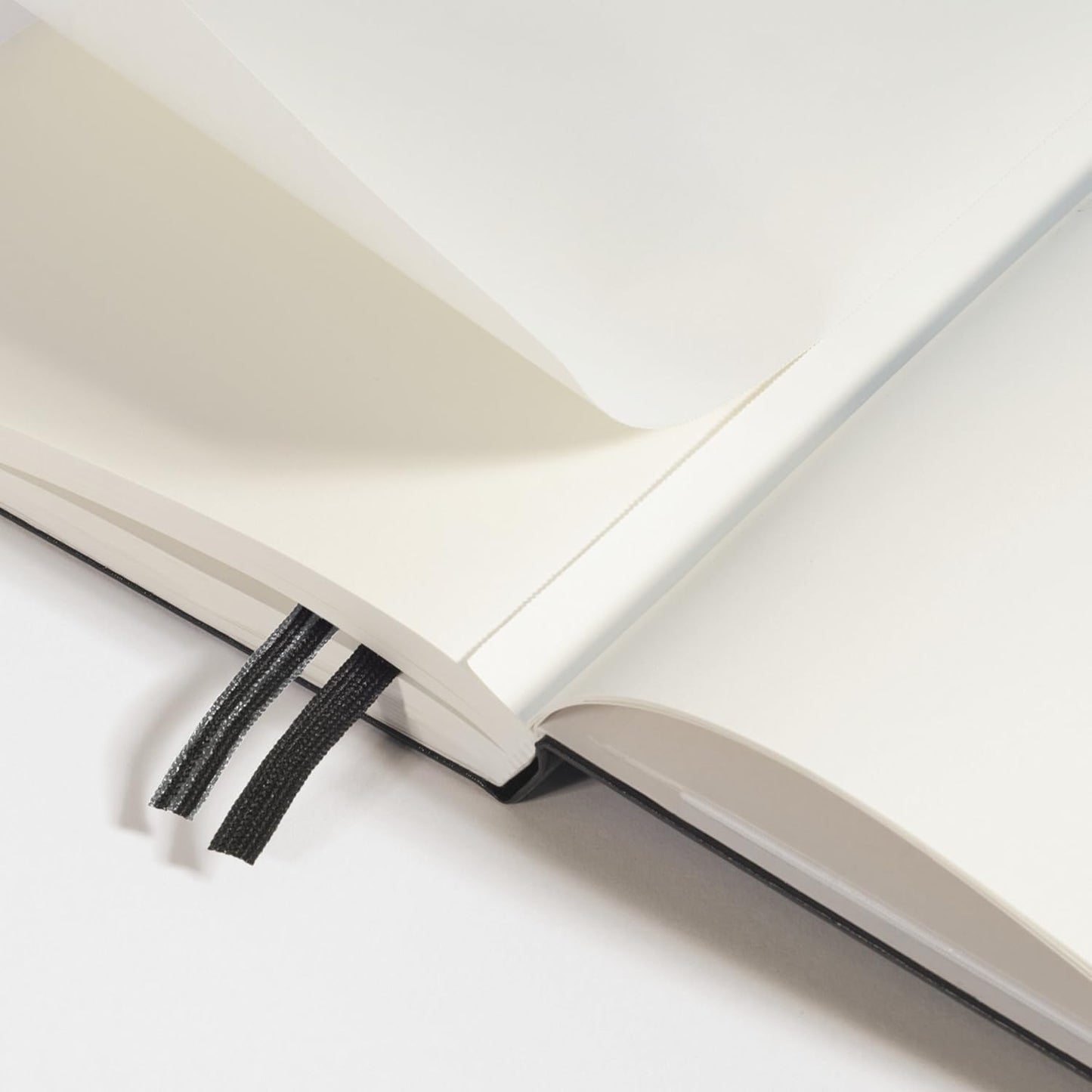 LEUCHTTURM1917 - Notebook Hardcover Medium A5-251 Numbered Pages for Writing and Journaling (Port Red, Plain)
