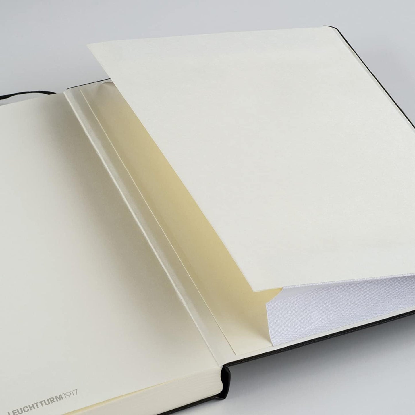 LEUCHTTURM1917 - Notebook Hardcover Medium A5-251 Numbered Pages for Writing and Journaling (Black, Plain)