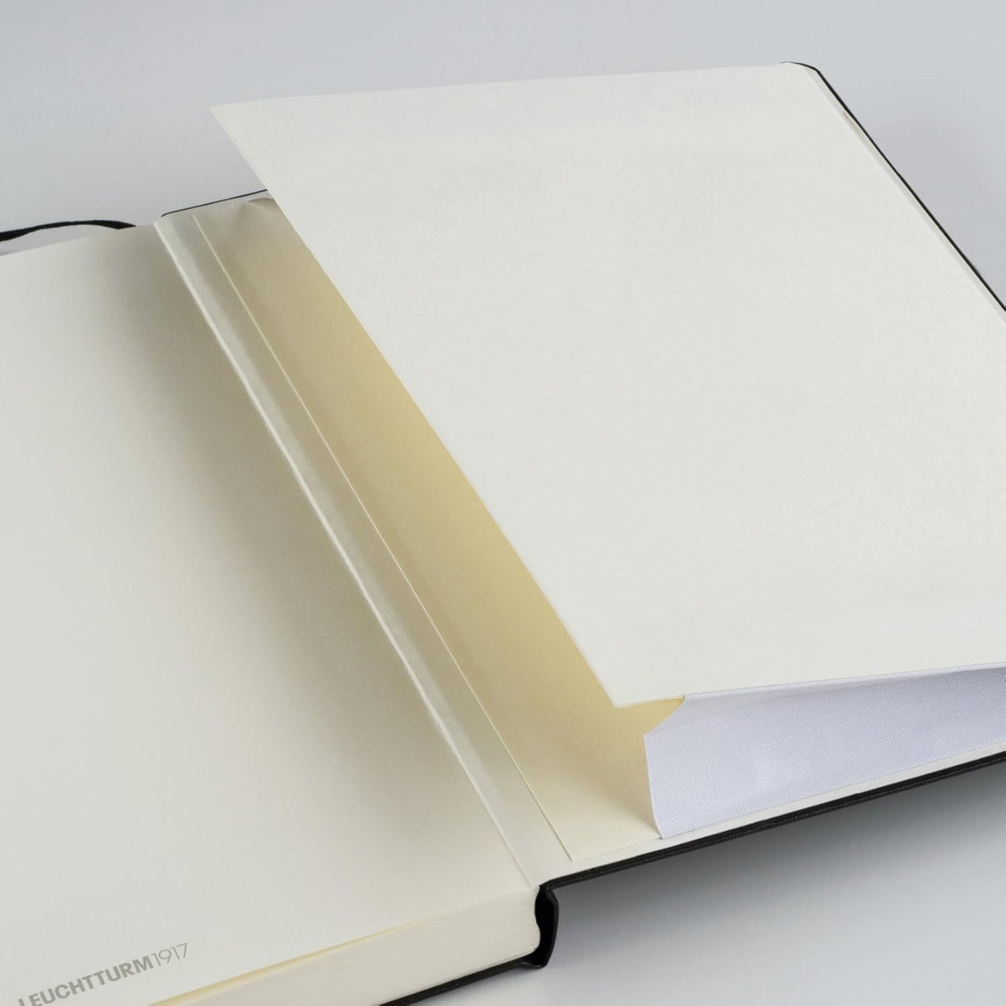 LEUCHTTURM1917 - Notebook Hardcover Medium A5-251 Numbered Pages for Writing and Journaling (Navy, Ruled)