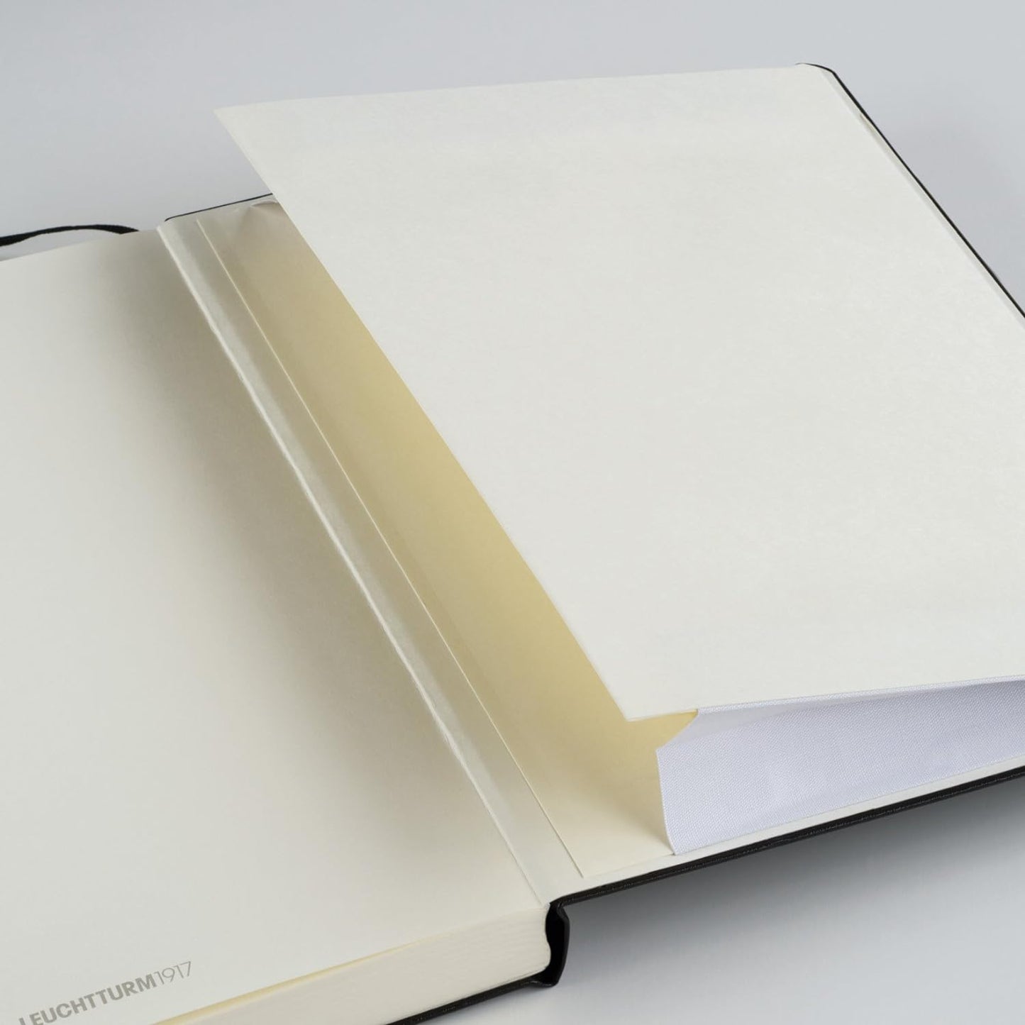 LEUCHTTURM1917 - Notebook Hardcover Medium A5-251 Numbered Pages for Writing and Journaling (Navy, Squared)