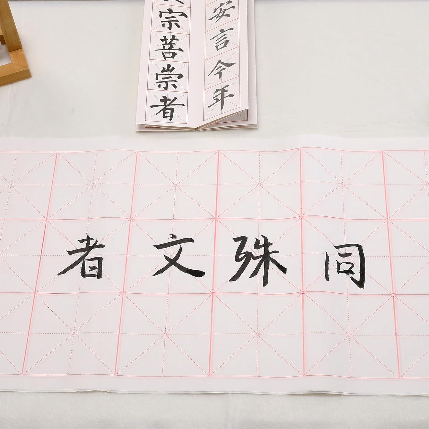 MEGREZ Chinese Calligraphy Xuan Paper Brush Writing Sumi Paper Xuan Paper Rice Paper with Grids for Students, Beginners Practice Kanji Japanese Calligraphy, 100 Sheets/Pack, 10cm/Grid
