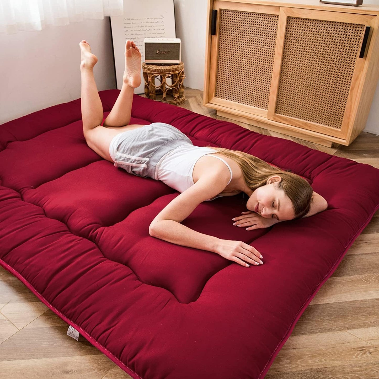 MAXYOYO Japanese Floor Mattress Futon Mattress, Thicken Sleeping Pad Foldable Roll Up Floor Futon for Adults Tatami Mat Dormitory Bed Lounger, Burgundy, Full Size